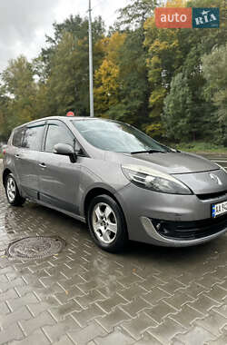 Минивэн Renault Scenic 2012 в 