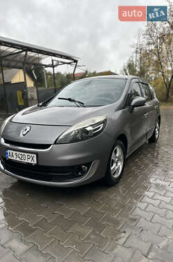 Минивэн Renault Scenic 2012 в 