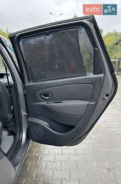 Минивэн Renault Scenic 2012 в 