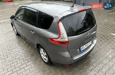 Минивэн Renault Scenic 2012 в 