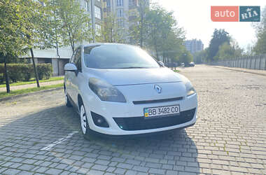 Минивэн Renault Scenic 2010 в 