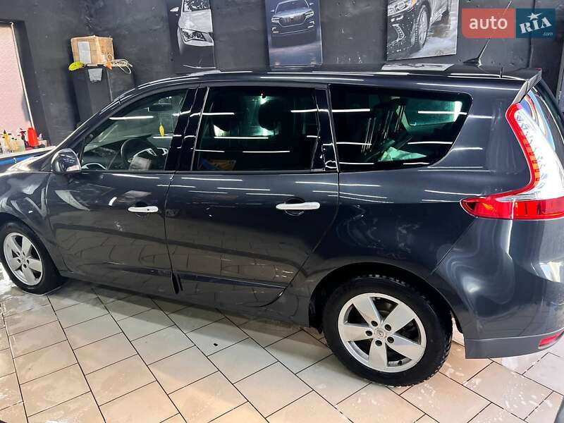 Мінівен Renault Scenic 2010 в Житомирі