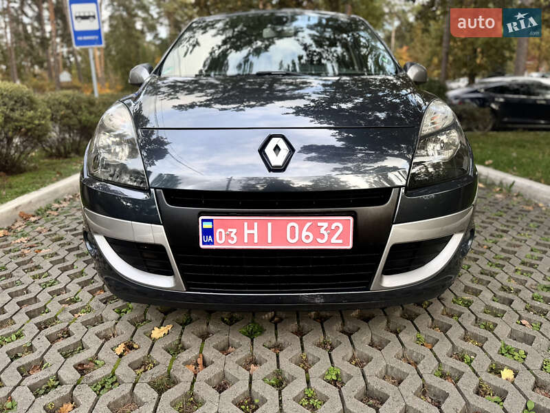 Минивэн Renault Scenic 2010 в Буче