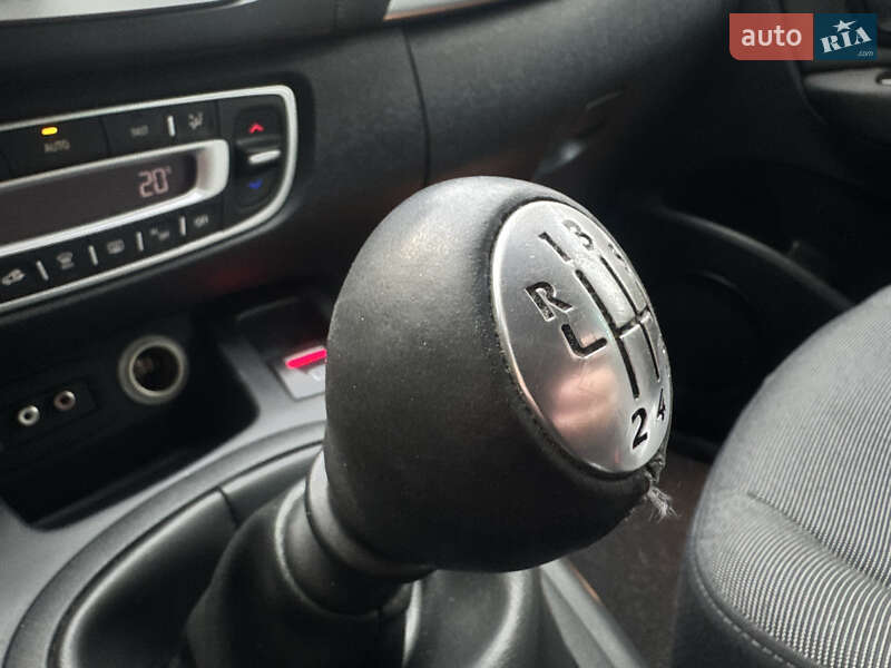 Минивэн Renault Scenic 2010 в Буче