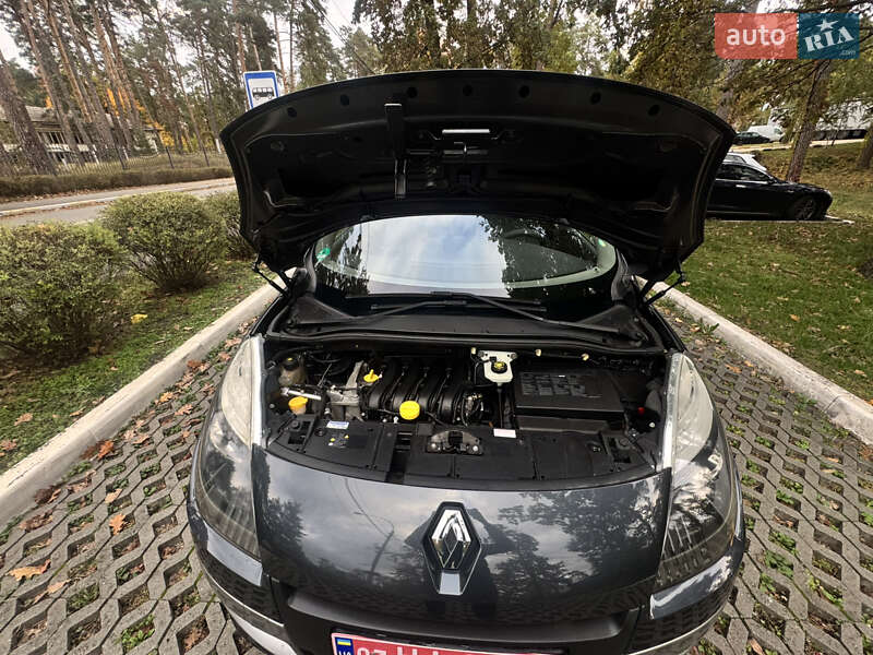 Минивэн Renault Scenic 2010 в Буче