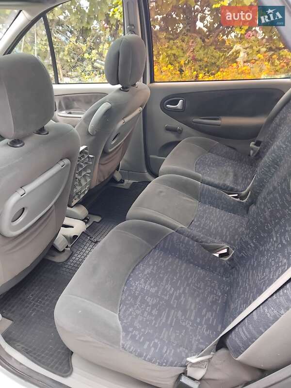 Минивэн Renault Scenic 2003 в Вараше