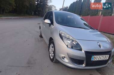 Минивэн Renault Scenic 2011 в 