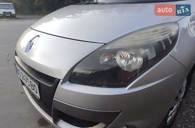 Минивэн Renault Scenic 2011 в 