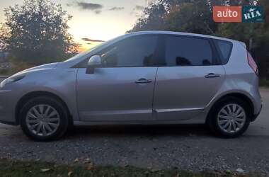 Минивэн Renault Scenic 2011 в 