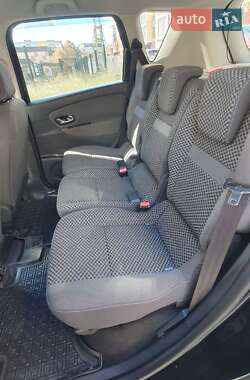 Минивэн Renault Scenic 2011 в 
