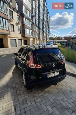 Минивэн Renault Scenic 2011 в 