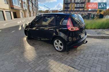 Минивэн Renault Scenic 2011 в 