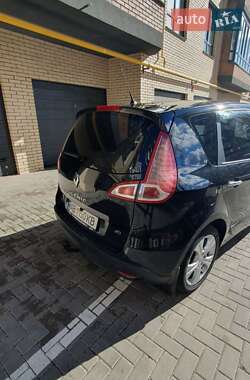 Минивэн Renault Scenic 2011 в 