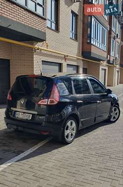 Минивэн Renault Scenic 2011 в 