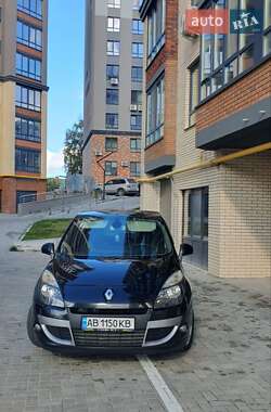 Минивэн Renault Scenic 2011 в 