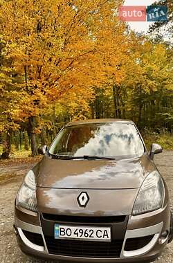 Минивэн Renault Scenic 2011 в 