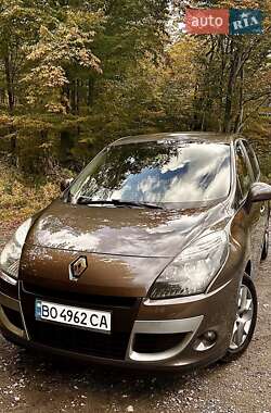 Минивэн Renault Scenic 2011 в 