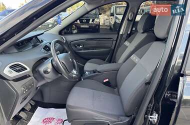 Минивэн Renault Scenic 2013 в 
