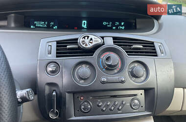 Минивэн Renault Scenic 2004 в 