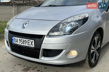 Минивэн Renault Scenic 2011 в 