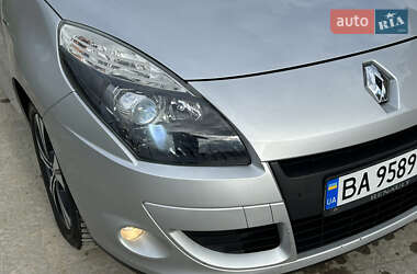 Минивэн Renault Scenic 2011 в 