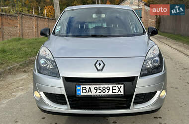 Минивэн Renault Scenic 2011 в 