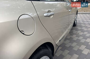 Минивэн Renault Scenic 2010 в 
