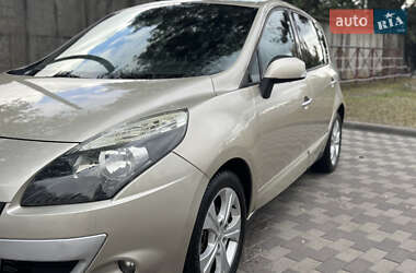 Минивэн Renault Scenic 2010 в 