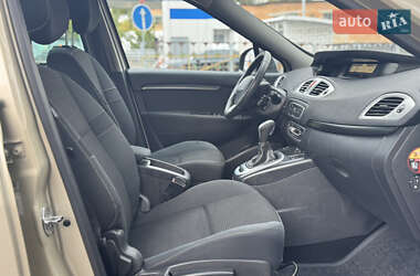 Минивэн Renault Scenic 2010 в 