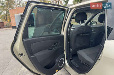Минивэн Renault Scenic 2010 в 