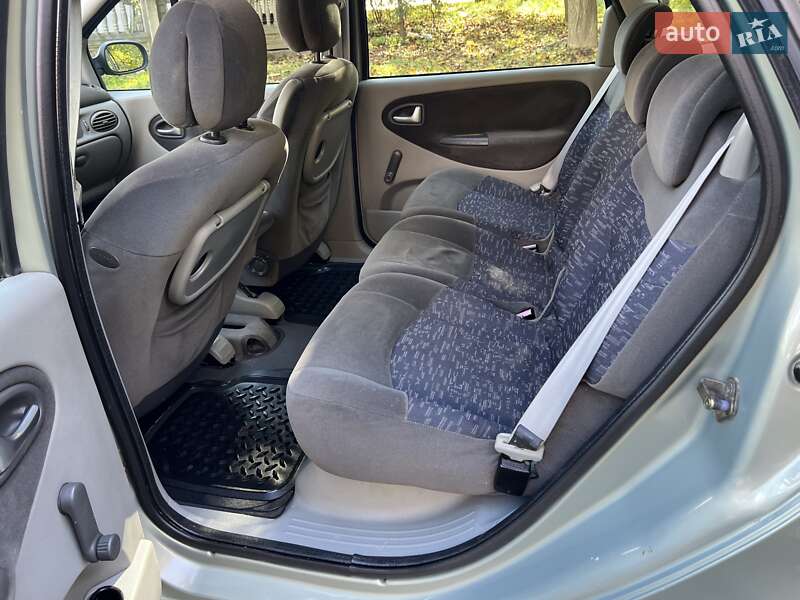 Минивэн Renault Scenic 2003 в Черновцах