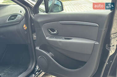 Минивэн Renault Scenic 2015 в 