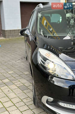 Минивэн Renault Scenic 2015 в 