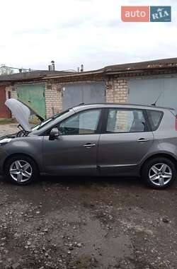 Минивэн Renault Scenic 2011 в 