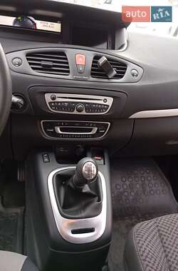 Минивэн Renault Scenic 2011 в 