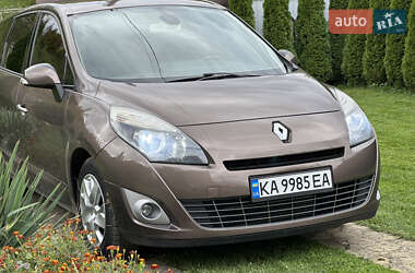 Минивэн Renault Scenic 2011 в 
