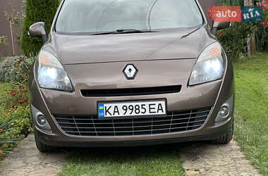 Минивэн Renault Scenic 2011 в 