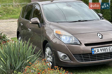 Минивэн Renault Scenic 2011 в 