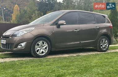 Минивэн Renault Scenic 2011 в 