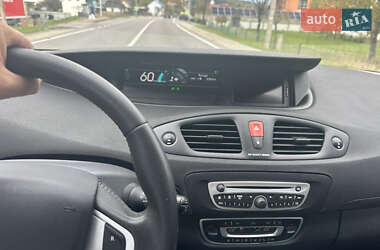 Минивэн Renault Scenic 2011 в 