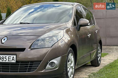 Минивэн Renault Scenic 2011 в 