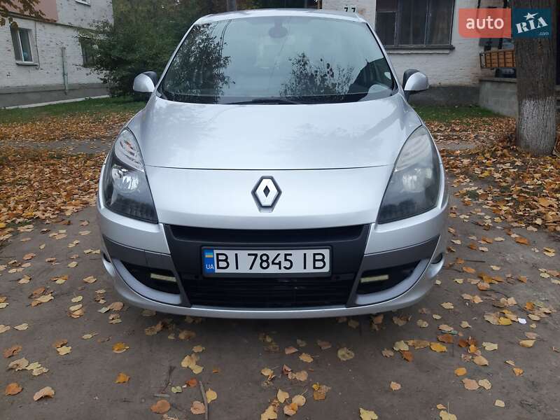 Минивэн Renault Scenic 2011 в Хороле