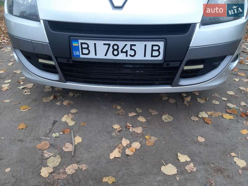 Минивэн Renault Scenic 2011 в Хороле