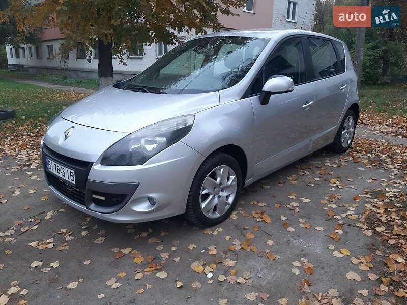 Минивэн Renault Scenic 2011 в Хороле