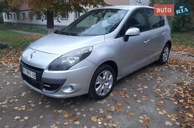 Минивэн Renault Scenic 2011 в 