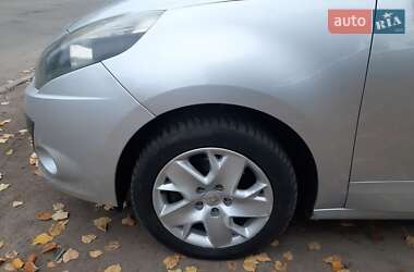 Минивэн Renault Scenic 2011 в 