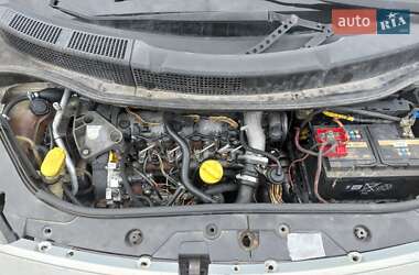 Минивэн Renault Scenic 2004 в  фото 16 Минивэн Renault Scenic 2004 в