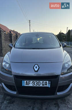 Минивэн Renault Scenic 2009 в 