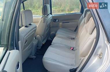 Мінівен Renault Scenic 2004 в  фото 4 Мінівен Renault Scenic 2004 в