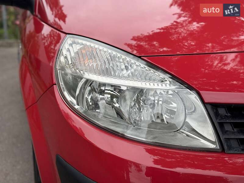 Минивэн Renault Scenic 2004 в Виннице